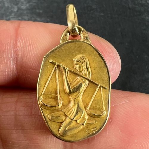 VINTAGE FRENCH PERROUD LIBRA ZODIAC 18K YELLOW GOLD MEDAL PENDANT - ADDITIONAL PHOTO 5