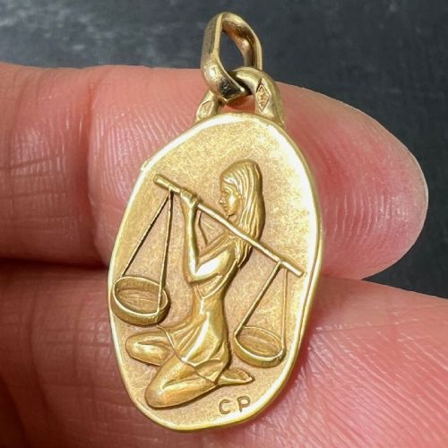 VINTAGE FRENCH PERROUD LIBRA ZODIAC 18K YELLOW GOLD MEDAL PENDANT - ADDITIONAL PHOTO 6