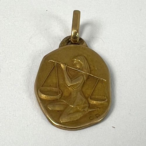 VINTAGE FRENCH PERROUD LIBRA ZODIAC 18K YELLOW GOLD MEDAL PENDANT - ADDITIONAL PHOTO 12