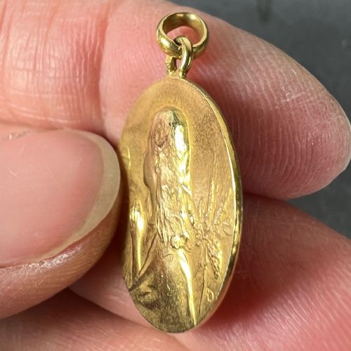 FRENCH 18K YELLOW GOLD RASUMNY FIRST COMMUNION WINE AND WHEAT HARVEST MEDAL PENDANT - ADDITIONAL PHOTO 6