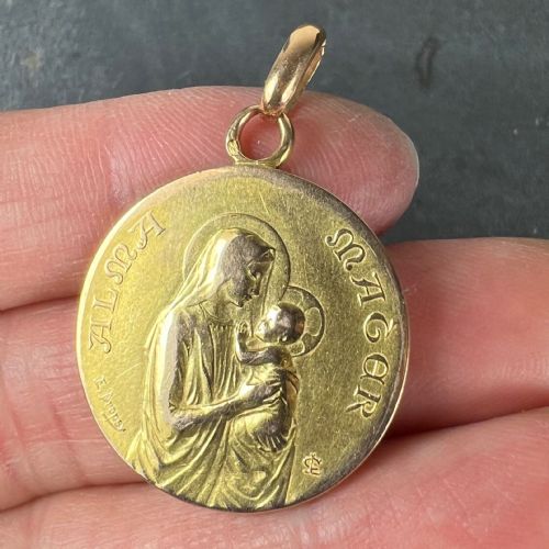 FRENCH DROPSY 18K YELLOW GOLD MADONNA AND CHILD ALMA MATER MEDAL PENDANT - ADDITIONAL PHOTO 4