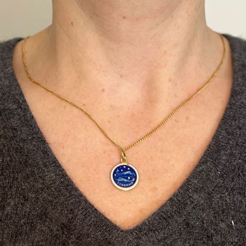 VINTAGE PISCES STARSIGN ZODIAC 18K YELLOW GOLD ENAMEL CHARM MEDAL PENDANT - ADDITIONAL PHOTO 3