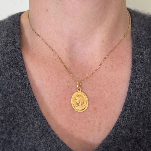 FRENCH MAZZONI 18K YELLOW GOLD VIRGIN MARY OVAL MEDAL PENDANT - ADDITIONAL PHOTO 3