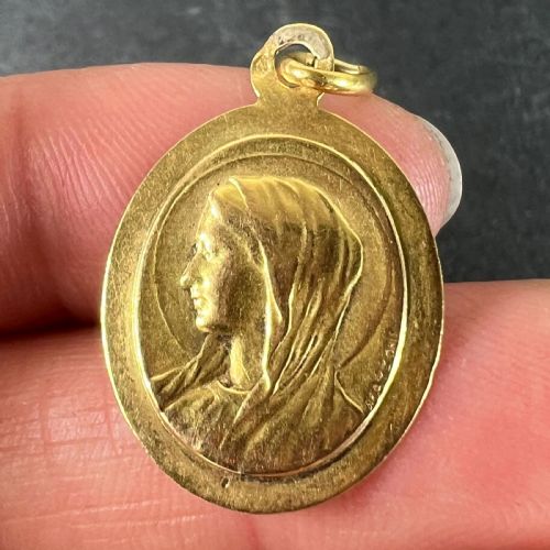 FRENCH MAZZONI 18K YELLOW GOLD VIRGIN MARY OVAL MEDAL PENDANT - ADDITIONAL PHOTO 4