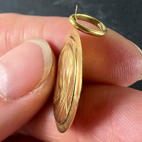 FRENCH MAZZONI 18K YELLOW GOLD VIRGIN MARY OVAL MEDAL PENDANT - ADDITIONAL PHOTO 6