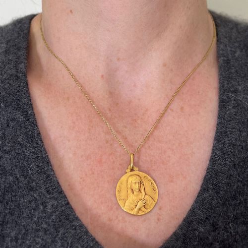 FRENCH DROPSY VIRGO GLORIOSA 18K YELLOW GOLD VIRGIN MARY MEDAL PENDANT - ADDITIONAL PHOTO 3