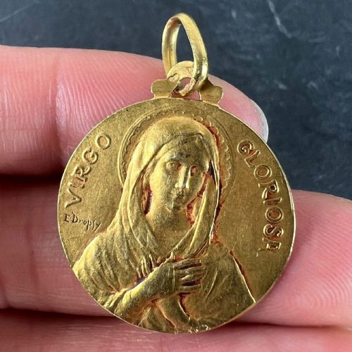 FRENCH DROPSY VIRGO GLORIOSA 18K YELLOW GOLD VIRGIN MARY MEDAL PENDANT - ADDITIONAL PHOTO 4