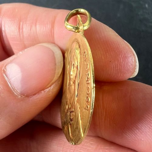 FRENCH DROPSY VIRGO GLORIOSA 18K YELLOW GOLD VIRGIN MARY MEDAL PENDANT - ADDITIONAL PHOTO 5