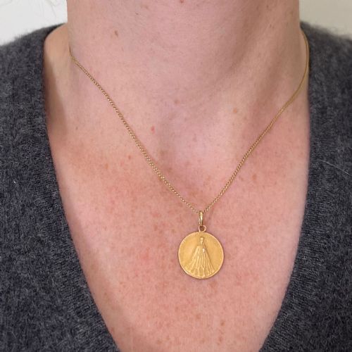 FRENCH NOTRE DAME DE ROCAMADOUR VIRGIN MARY 18 KARAT YELLOW GOLD MEDAL CHARM - ADDITIONAL PHOTO 3