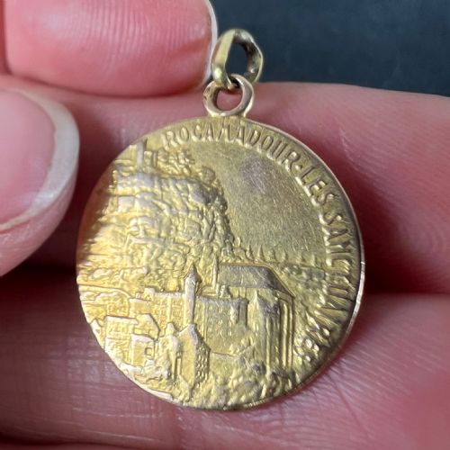 FRENCH NOTRE DAME DE ROCAMADOUR VIRGIN MARY 18 KARAT YELLOW GOLD MEDAL CHARM - ADDITIONAL PHOTO 6