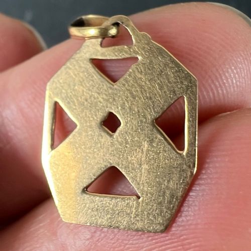 FRENCH 18K YELLOW GOLD ENAMEL REUSSITE ACES GAMBLING CARDS LUCKY CHARM PENDANT - ADDITIONAL PHOTO 7