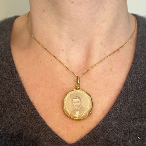 ANTIQUE FRENCH 18K YELLOW GOLD FACETED GLASS PHOTO PENDANT LOCKET - ADDITIONAL PHOTO 3