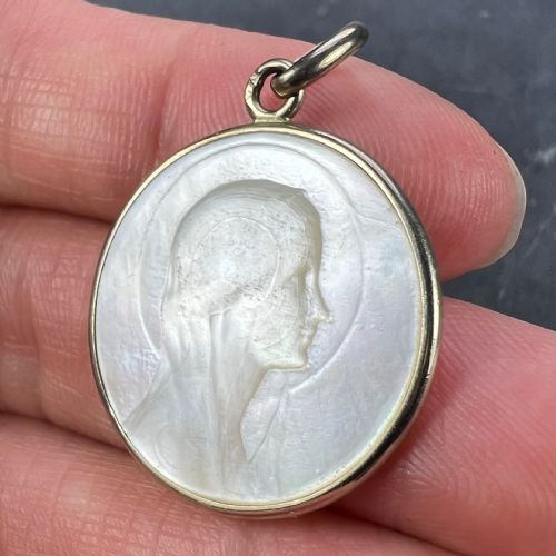 FRENCH VIRGIN MARY MOTHER OF PEARL 18K WHITE GOLD MEDAL PENDANT - ADDITIONAL PHOTO 5