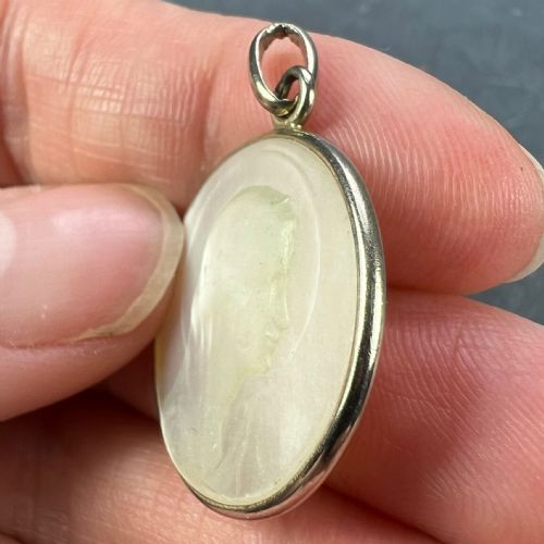 FRENCH VIRGIN MARY MOTHER OF PEARL 18K WHITE GOLD MEDAL PENDANT - ADDITIONAL PHOTO 6