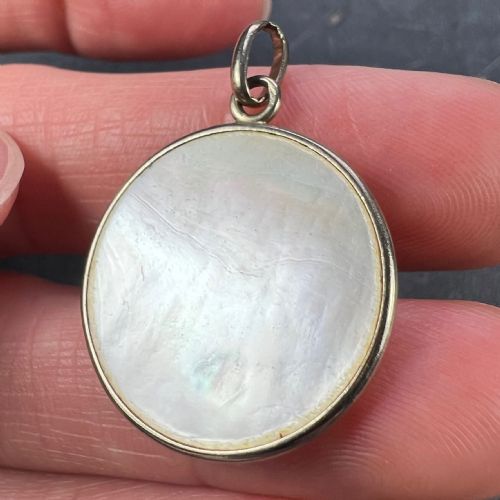 FRENCH VIRGIN MARY MOTHER OF PEARL 18K WHITE GOLD MEDAL PENDANT - ADDITIONAL PHOTO 7