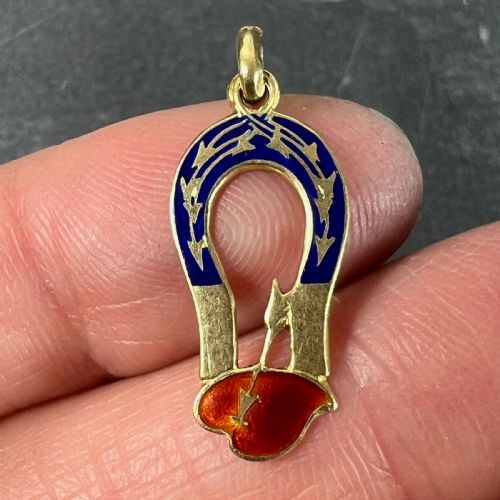 FRENCH ART DECO LOVE MAGNET 18K YELLOW GOLD ENAMEL CHARM PENDANT - ADDITIONAL PHOTO 4