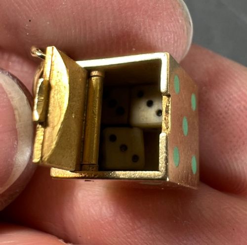 FRENCH ART DECO DIE WITH MINIATURE DICE 18K YELLOW GOLD ENAMEL CHARM PENDANT - ADDITIONAL PHOTO 10
