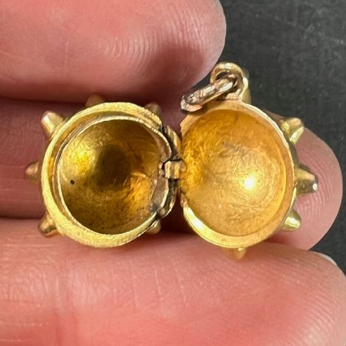 VINTAGE DECO SPUTNIK LOCKET 18K YELLOW GOLD CHARM PENDANT - ADDITIONAL PHOTO 8