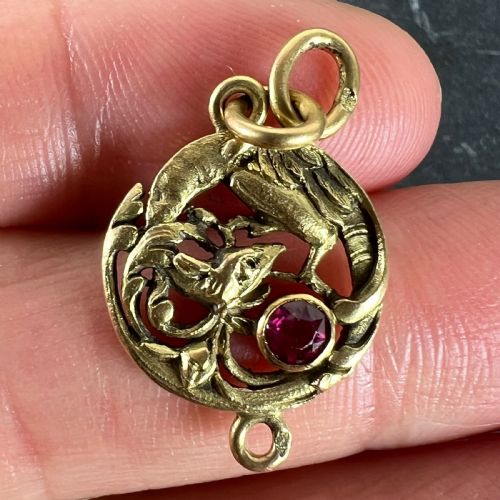 FRENCH ART NOUVEAU GRIFFON CHIMERA 18 KARAT YELLOW GOLD RUBY CHARM PENDANT - ADDITIONAL PHOTO 5
