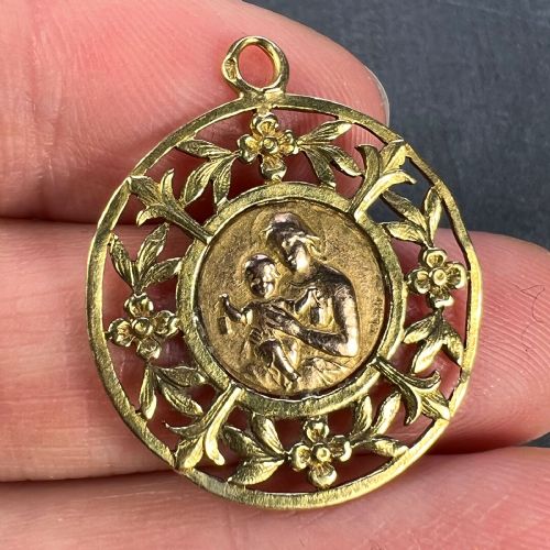 FRENCH DROPSY MADONNA AND CHILD 18K YELLOW ROSE GOLD CHARM PENDANT - ADDITIONAL PHOTO 4