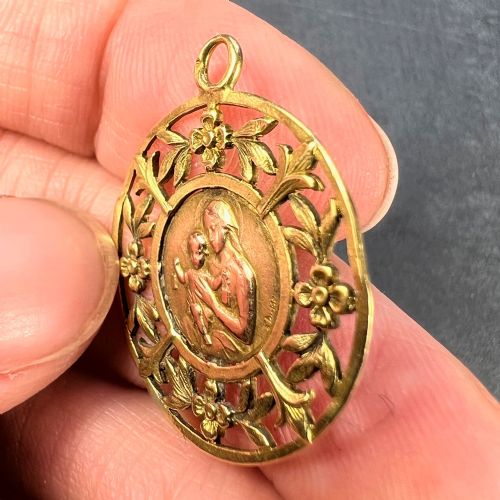FRENCH DROPSY MADONNA AND CHILD 18K YELLOW ROSE GOLD CHARM PENDANT - ADDITIONAL PHOTO 5