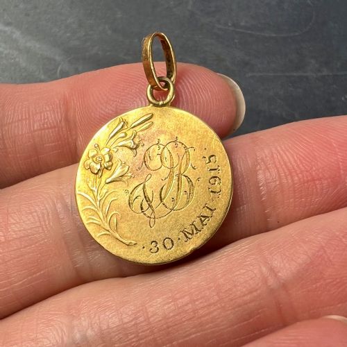 FRENCH DROPSY 18K YELLOW GOLD VIRGIN MARY CHARM PENDANT - ADDITIONAL PHOTO 6