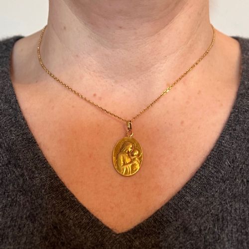 FRENCH DROPSY MADONNA AND CHILD 18K YELLOW GOLD CHARM PENDANT - ADDITIONAL PHOTO 3