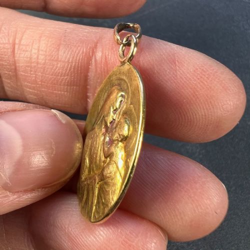 FRENCH DROPSY MADONNA AND CHILD 18K YELLOW GOLD CHARM PENDANT - ADDITIONAL PHOTO 6