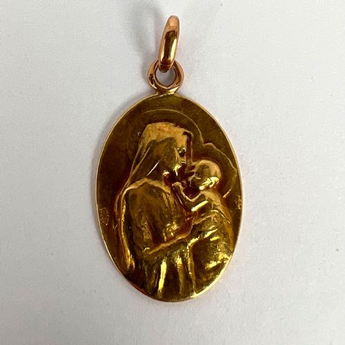FRENCH DROPSY MADONNA AND CHILD 18K YELLOW GOLD CHARM PENDANT - ADDITIONAL PHOTO 10