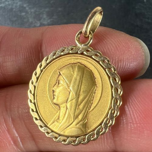FRENCH RELIGIOUS VIRGIN MARY 18K YELLOW GOLD MEDAL PENDANT - ADDITIONAL PHOTO 5