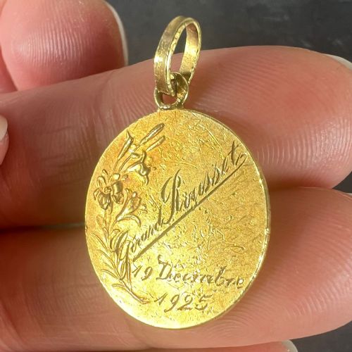 FRENCH DROPSY MADONNA AND CHILD 18K YELLOW GOLD RELIGIOUS MEDAL PENDANT - ADDITIONAL PHOTO 9