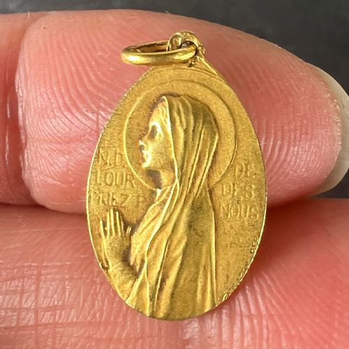 FRENCH VIRGIN MARY NOTRE DAME OF LOURDES 18K YELLOW GOLD CHARM PENDANT - ADDITIONAL PHOTO 4