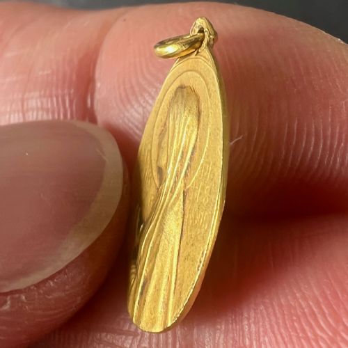 FRENCH VIRGIN MARY NOTRE DAME OF LOURDES 18K YELLOW GOLD CHARM PENDANT - ADDITIONAL PHOTO 6