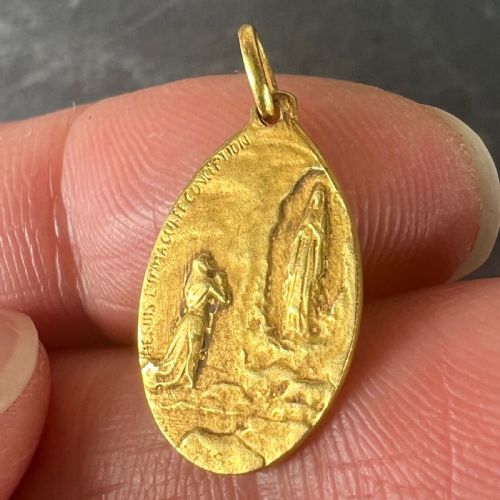 FRENCH VIRGIN MARY NOTRE DAME OF LOURDES 18K YELLOW GOLD CHARM PENDANT - ADDITIONAL PHOTO 8