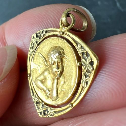 VINTAGE FRENCH RAPHAELS CHERUB FORGET ME NOT 18K YELLOW GOLD CHARM PENDANT - ADDITIONAL PHOTO 6