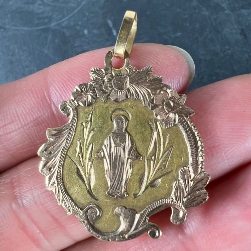 ANTIQUE FRENCH VIRGIN MARY FLORAL 18K YELLOW ROSE GOLD RELIGIOUS PENDANT MEDAL - ADDITIONAL PHOTO 4