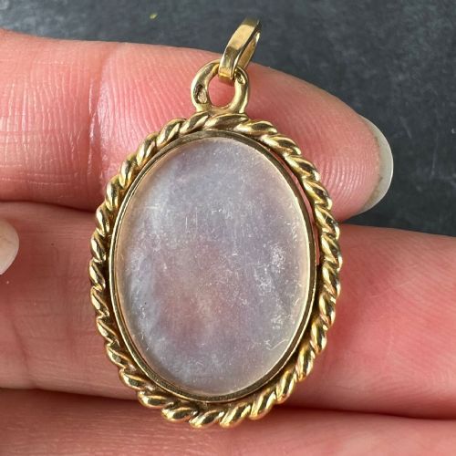FRENCH OVAL MOTHER OF PEARL TWISTED WIRE FRAME 18K YELLOW GOLD CHARM PENDANT - ADDITIONAL PHOTO 4