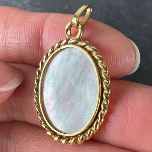 FRENCH OVAL MOTHER OF PEARL TWISTED WIRE FRAME 18K YELLOW GOLD CHARM PENDANT - ADDITIONAL PHOTO 5