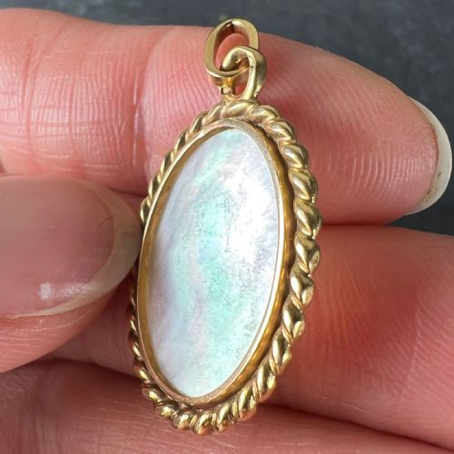 FRENCH OVAL MOTHER OF PEARL TWISTED WIRE FRAME 18K YELLOW GOLD CHARM PENDANT - ADDITIONAL PHOTO 6
