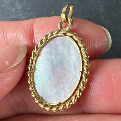 FRENCH OVAL MOTHER OF PEARL TWISTED WIRE FRAME 18K YELLOW GOLD CHARM PENDANT - ADDITIONAL PHOTO 8