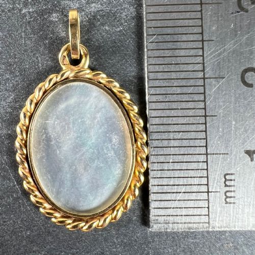 FRENCH OVAL MOTHER OF PEARL TWISTED WIRE FRAME 18K YELLOW GOLD CHARM PENDANT - ADDITIONAL PHOTO 9