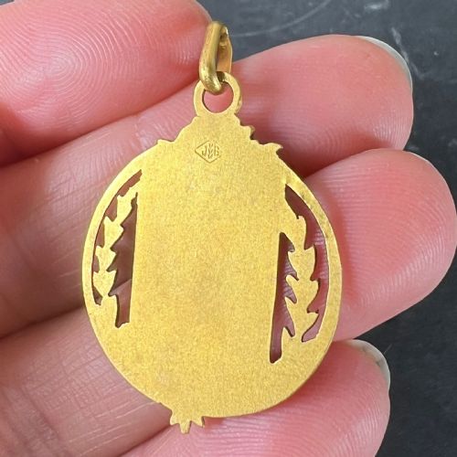 ANTIQUE FRENCH SHIELD FLOWERS ROSES LEAVES WREATH 18K YELLOW GOLD MEDAL PENDANT - ADDITIONAL PHOTO 8
