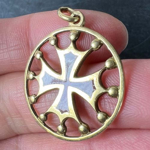 VINTAGE FRENCH 18K YELLOW GOLD RED ENAMEL MALTESE CROSS MEDAL CHARM PENDANT - ADDITIONAL PHOTO 5