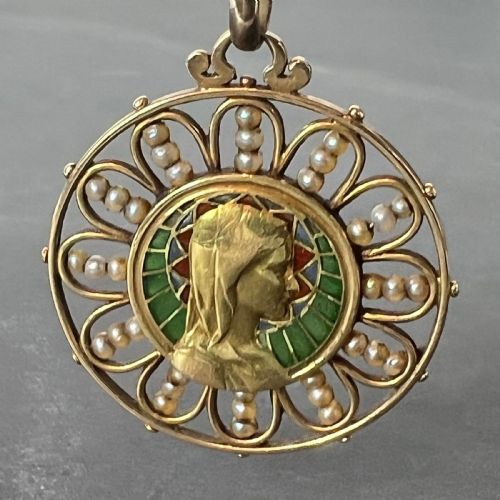 ANTIQUE FRENCH VIRGIN MARY 18K YELLOW GOLD PLIQUEAJOUR ENAMEL PEARL PENDANT MEDAL - ADDITIONAL PHOTO 1