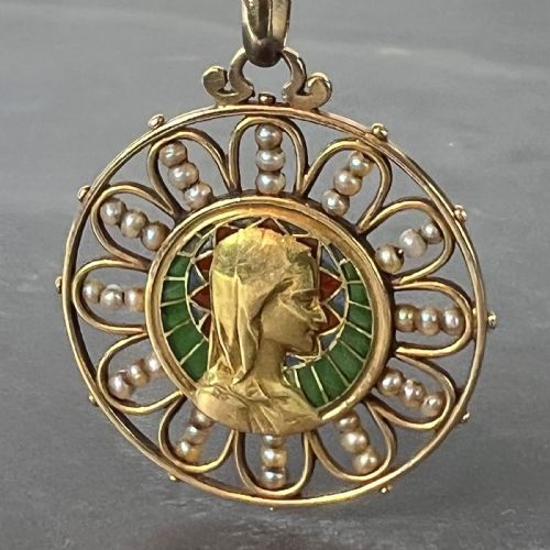 ANTIQUE FRENCH VIRGIN MARY 18K YELLOW GOLD PLIQUEAJOUR ENAMEL PEARL PENDANT MEDAL - ADDITIONAL PHOTO 2