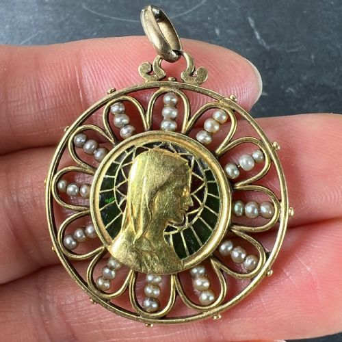 ANTIQUE FRENCH VIRGIN MARY 18K YELLOW GOLD PLIQUEAJOUR ENAMEL PEARL PENDANT MEDAL - ADDITIONAL PHOTO 9