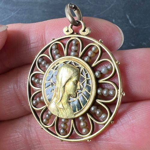 ANTIQUE FRENCH VIRGIN MARY 18K YELLOW GOLD PLIQUEAJOUR ENAMEL PEARL PENDANT MEDAL - ADDITIONAL PHOTO 10