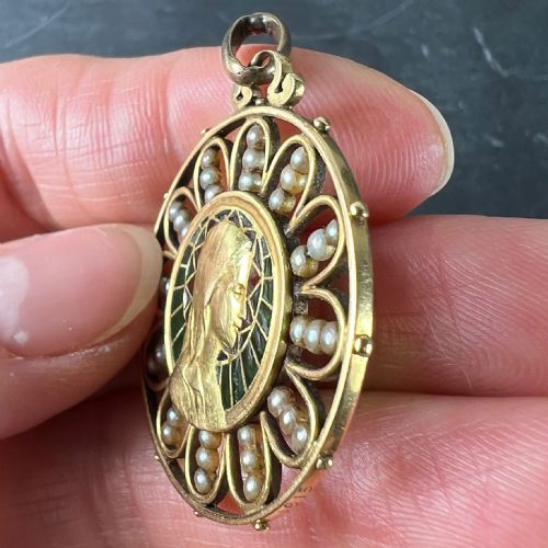 ANTIQUE FRENCH VIRGIN MARY 18K YELLOW GOLD PLIQUEAJOUR ENAMEL PEARL PENDANT MEDAL - ADDITIONAL PHOTO 11