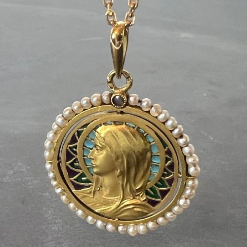 ANTIQUE FRENCH VIRGIN MARY 18K YELLOW GOLD PLIQUEAJOUR ENAMEL PEARL PENDANT MEDAL - ADDITIONAL PHOTO 1