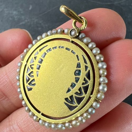 ANTIQUE FRENCH VIRGIN MARY 18K YELLOW GOLD PLIQUEAJOUR ENAMEL PEARL PENDANT MEDAL - ADDITIONAL PHOTO 12